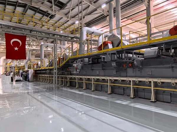 خط إنتاج زجاج الألواح الشمسية المدرفل الشفاف بطاقة إنتاجية 300 طن/يوم – تركيا