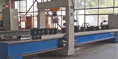 ماكينة تسوية أو تقويم أوتوماتيكية بالكامل