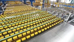 نظام أوتوماتيكي لتجميع وتكديس الألواح الزجاجية