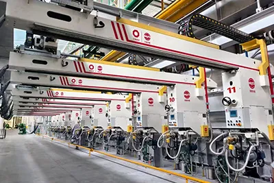 رولات (أسطوانات) علوية للتحكم في سماكة الزجاج